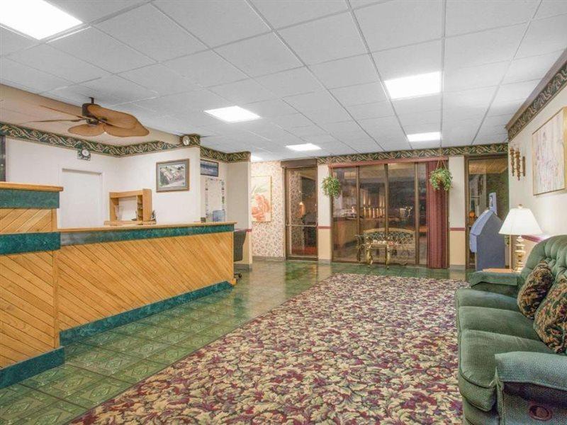 Super 8 By Wyndham Carlisle North Motel Exterior foto