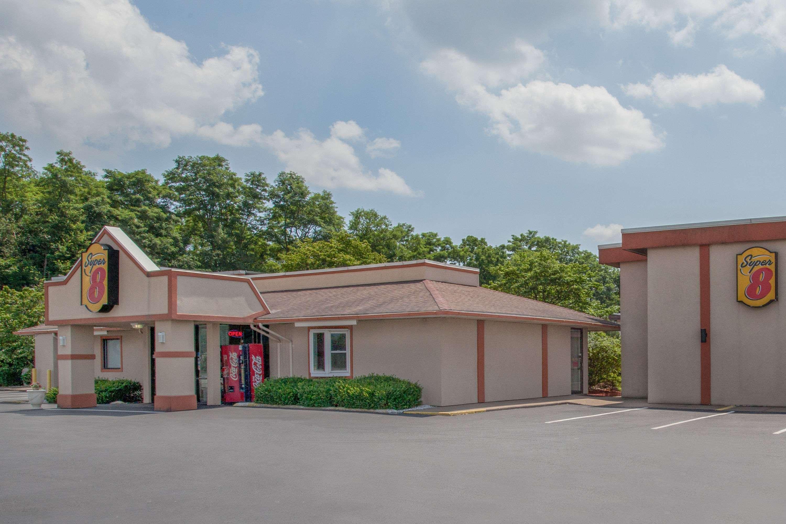 Super 8 By Wyndham Carlisle North Motel Exterior foto